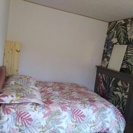 Appartement Cozy Dans Maison Privee Tauves Exterior foto