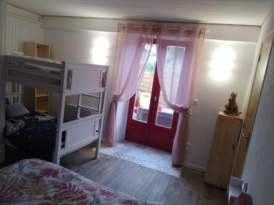Appartement Cozy Dans Maison Privee Tauves Exterior foto